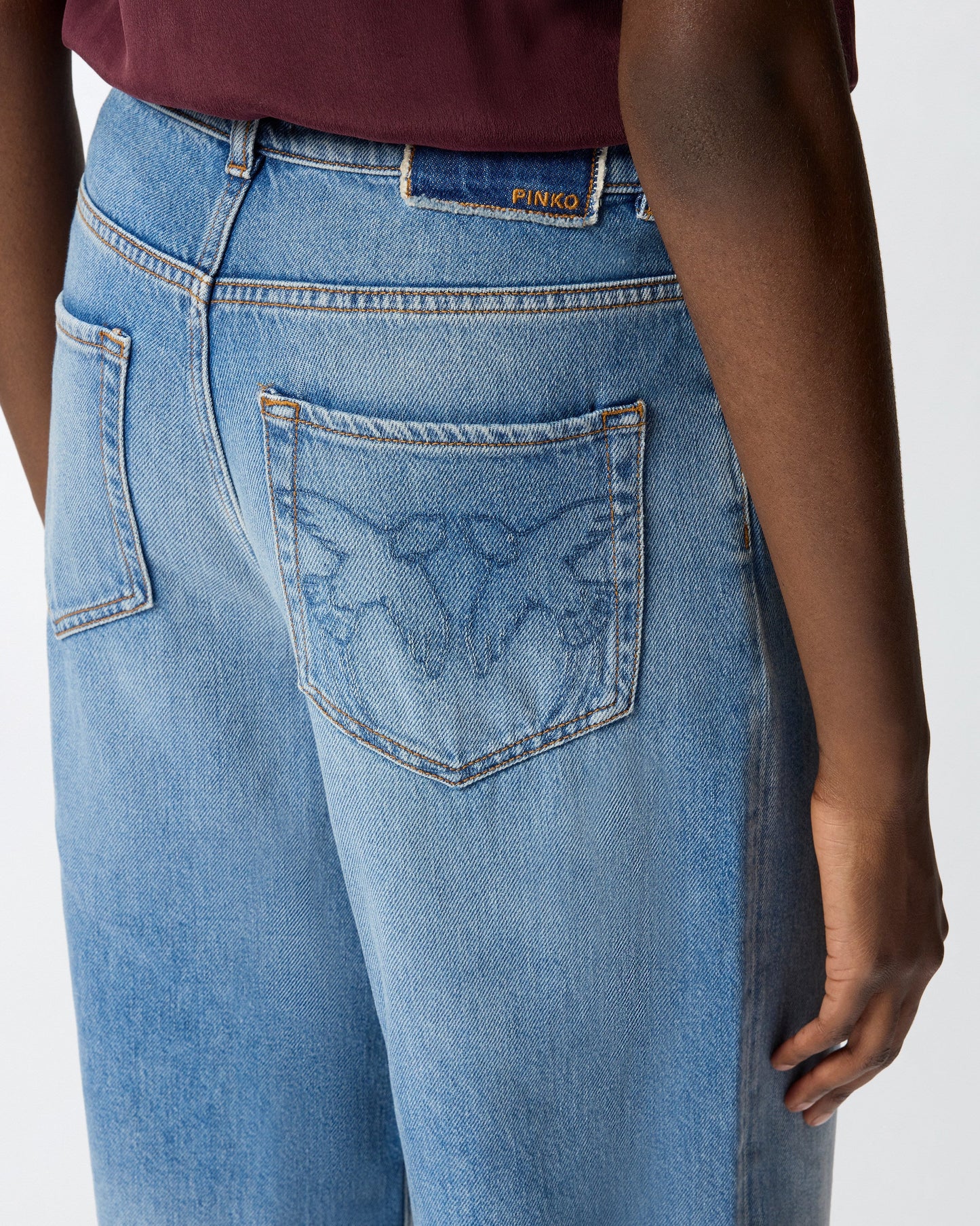 Balloon-fit jeans with fading