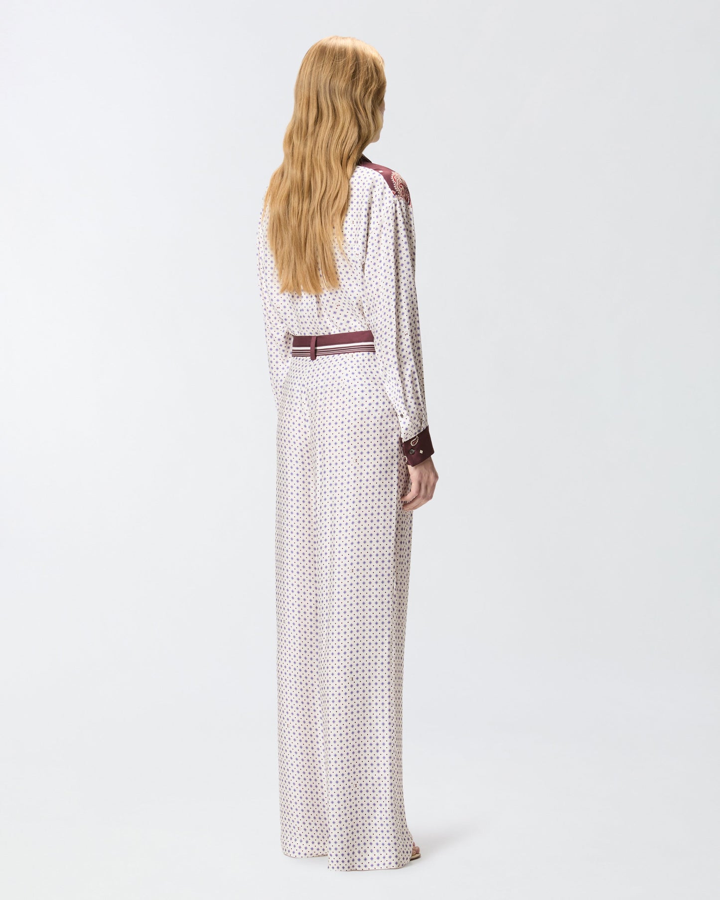 Trousers with tie motif