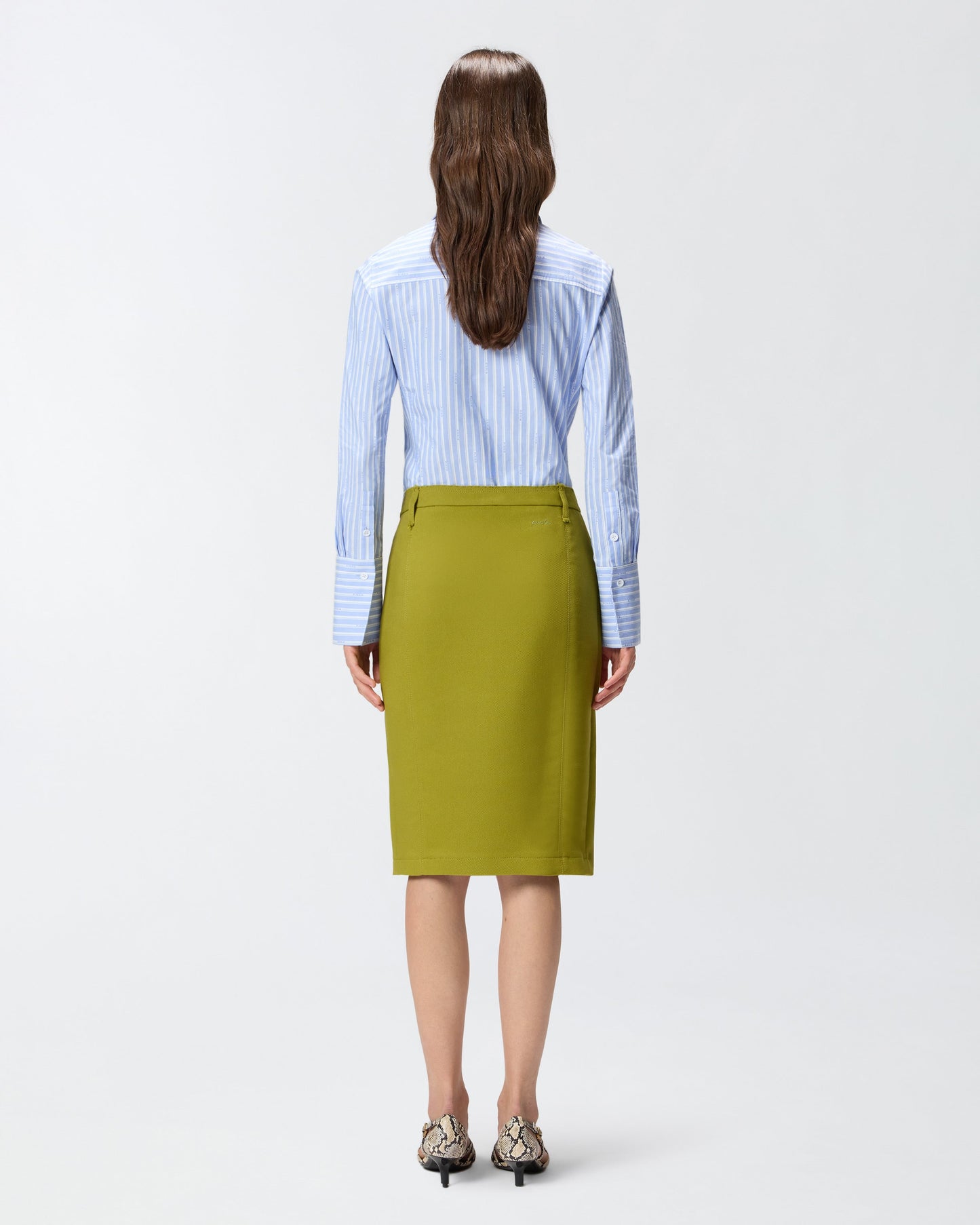 Slim-fitting calf-length skirt with slit