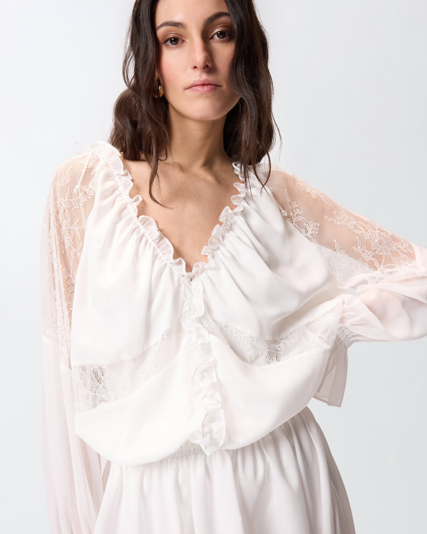 Mini dress with long sleeves and lace details