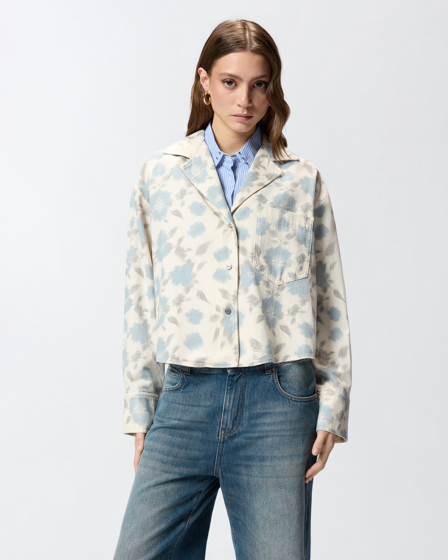 Lightweight boxy shirt with floral print