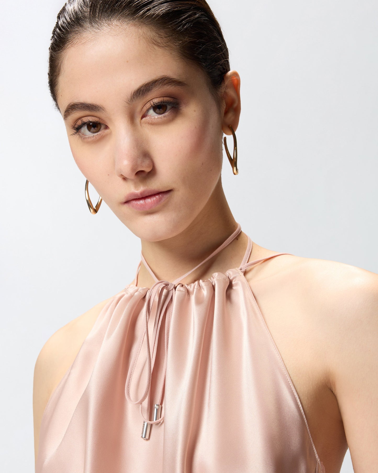 Top in satin with halterneck