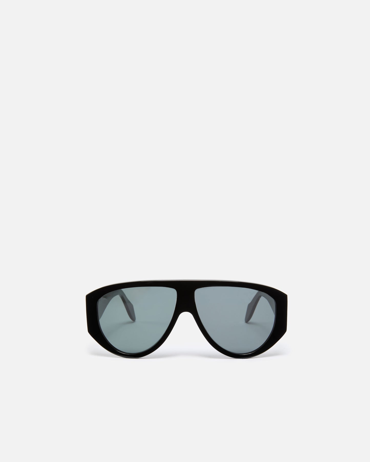 Pilot-style sunglasses