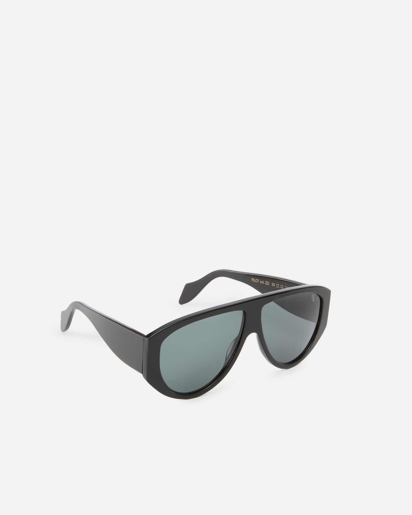 Pilot-style sunglasses