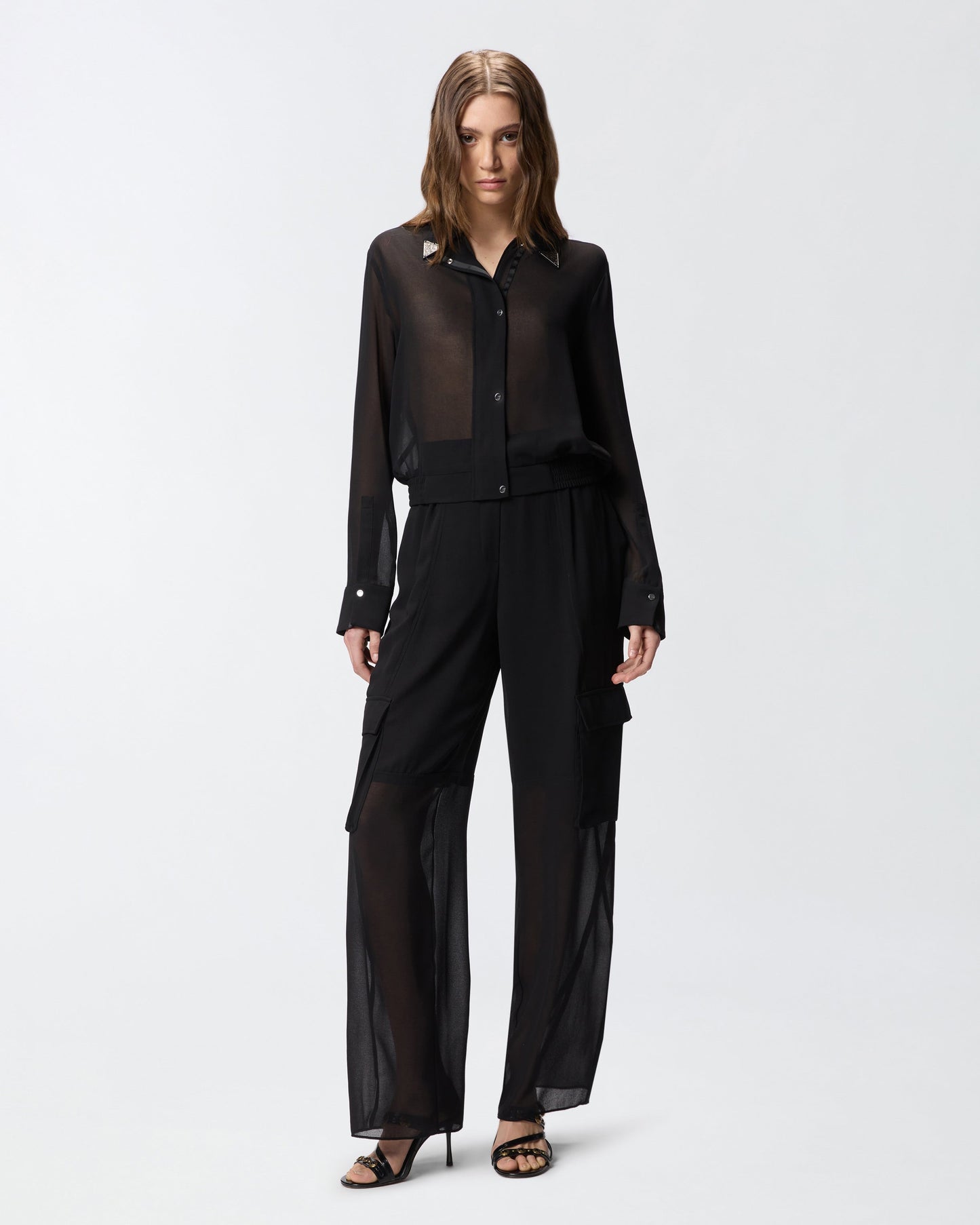 Lightweight trousers with cargo pockets