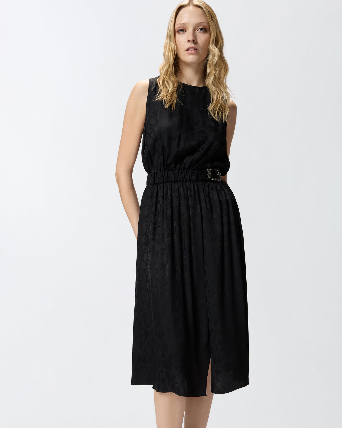 Sleeveless midi dress in floral jacquard with belt