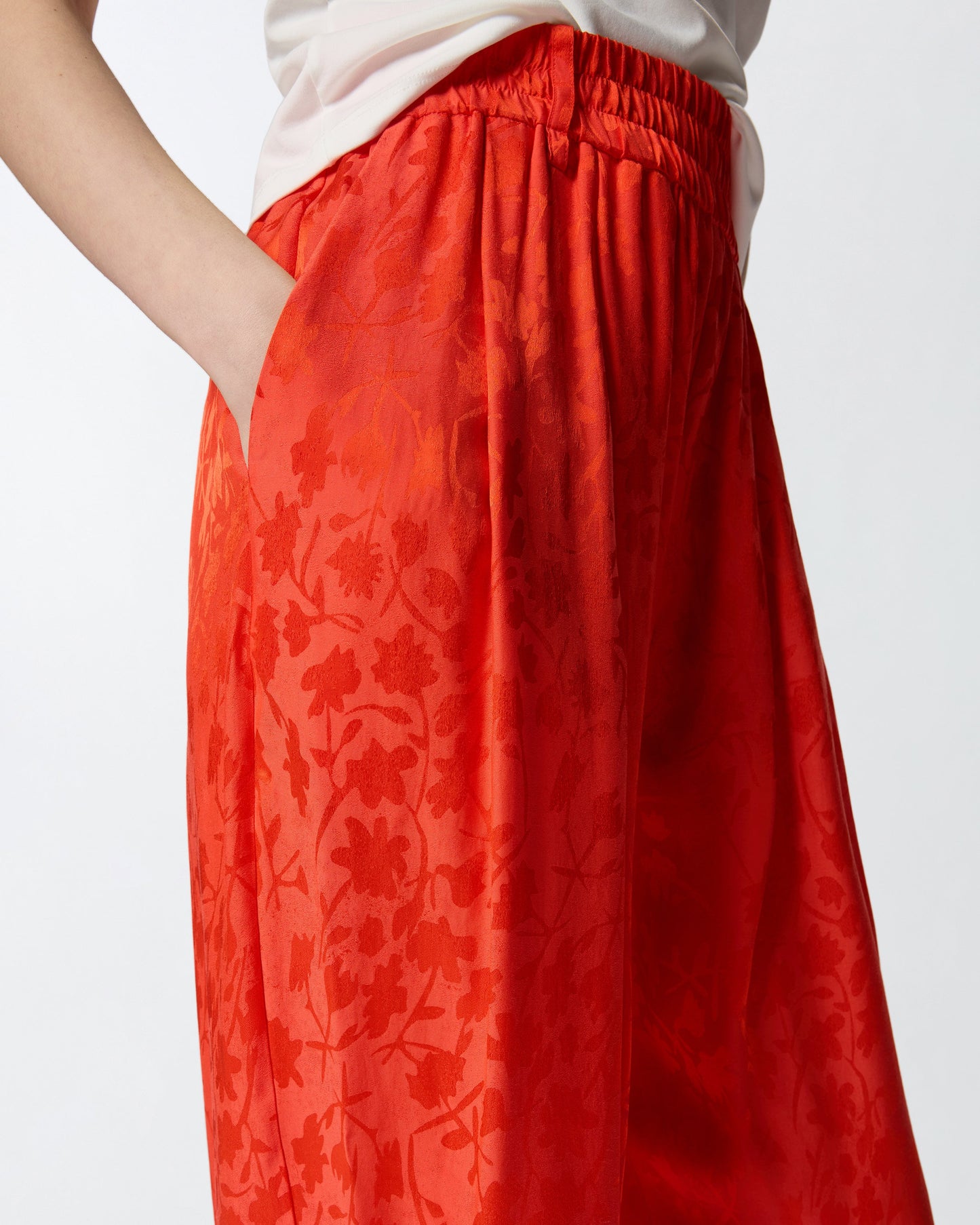 Floral jacquard trousers