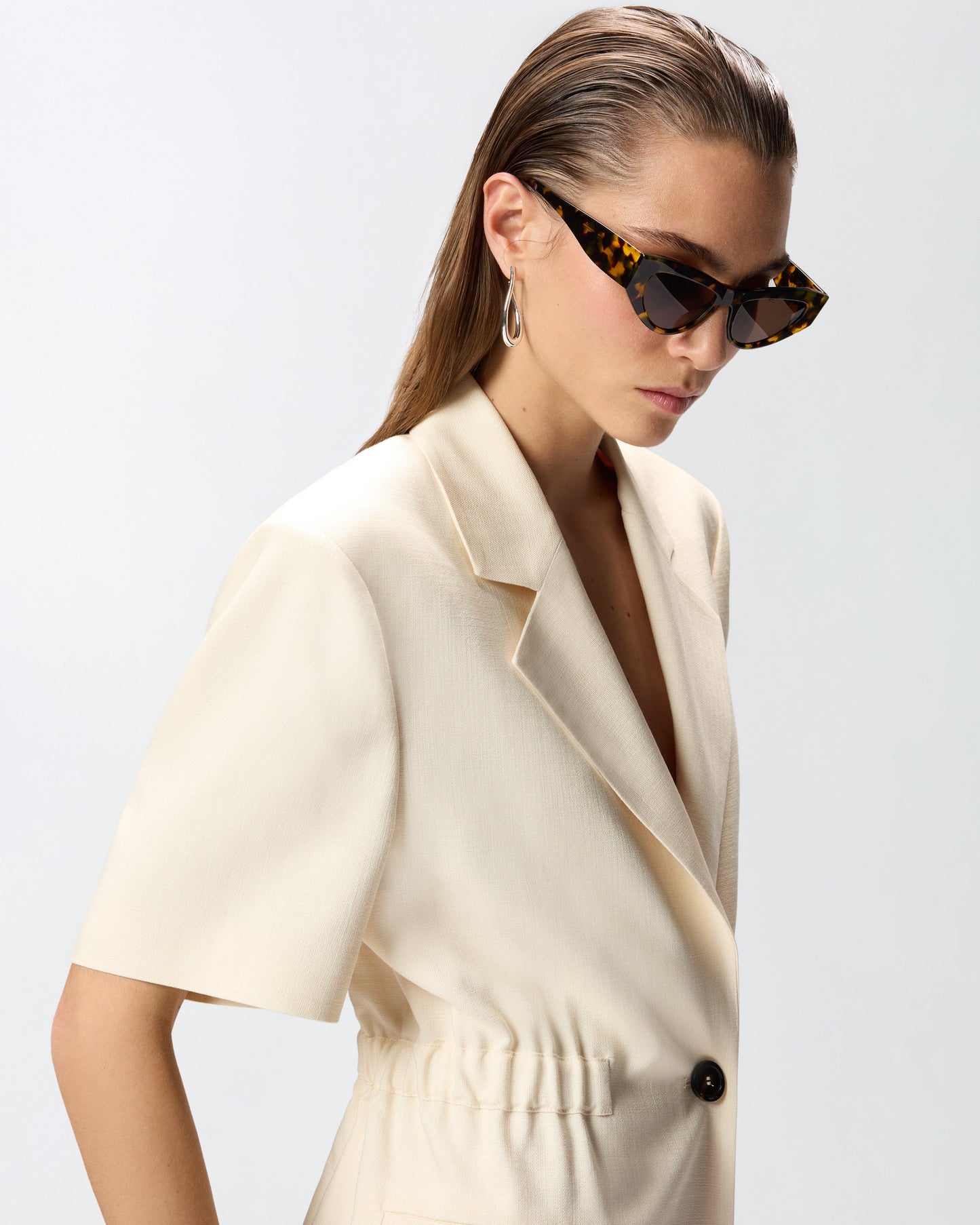 Short-sleeved jacket with elasticated waist