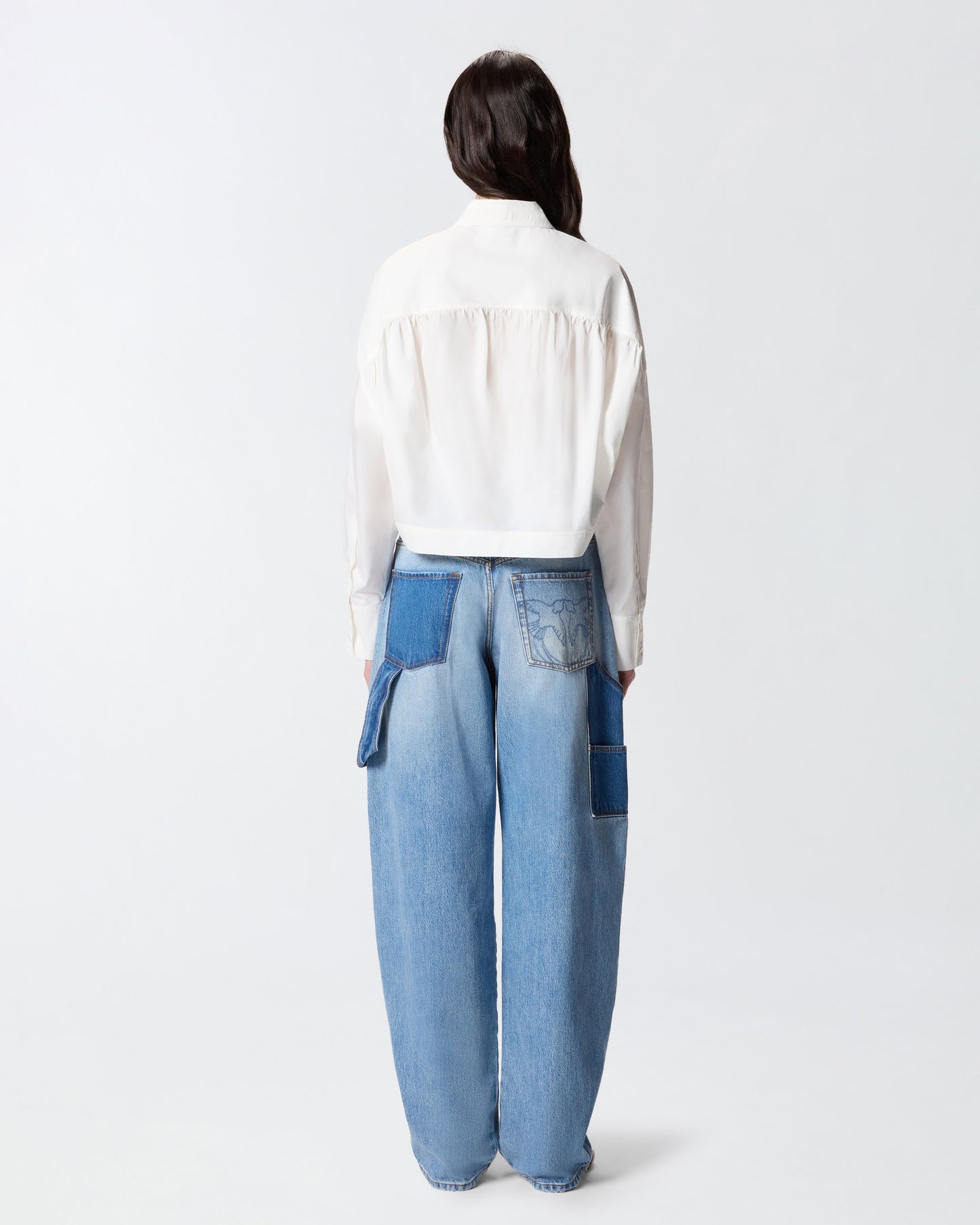 Cropped shirt with gathered back