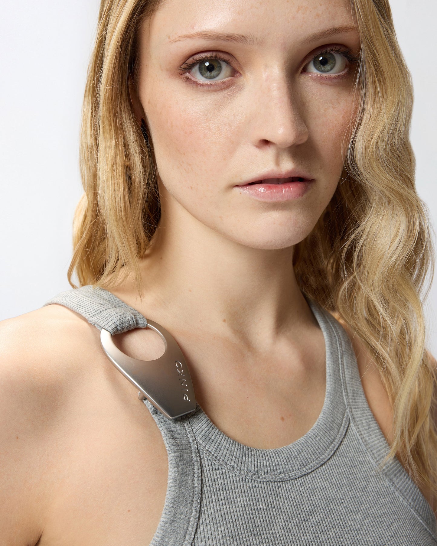 Vest top with pendant buckle