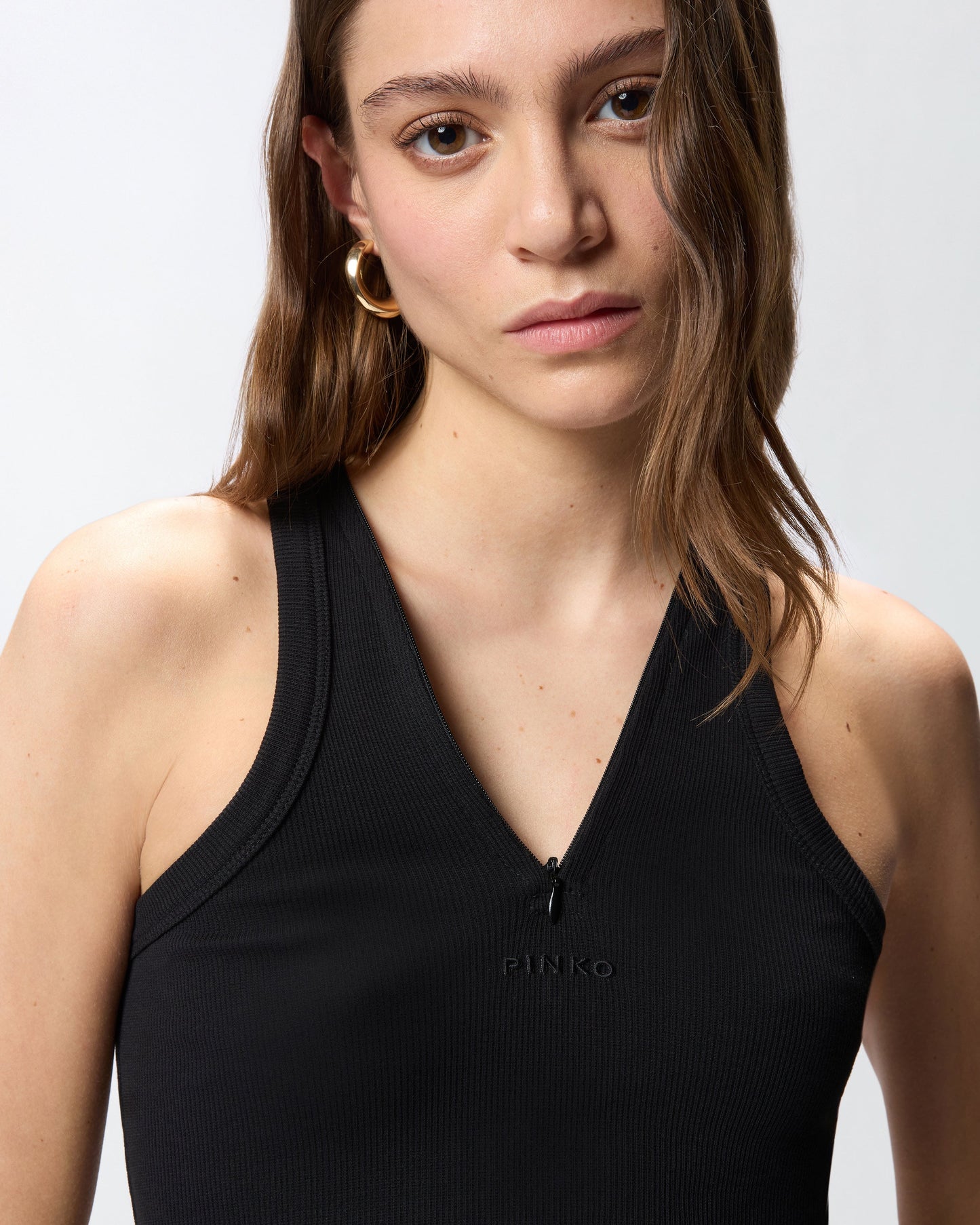 Rib-knit tank top with V-neck and logo