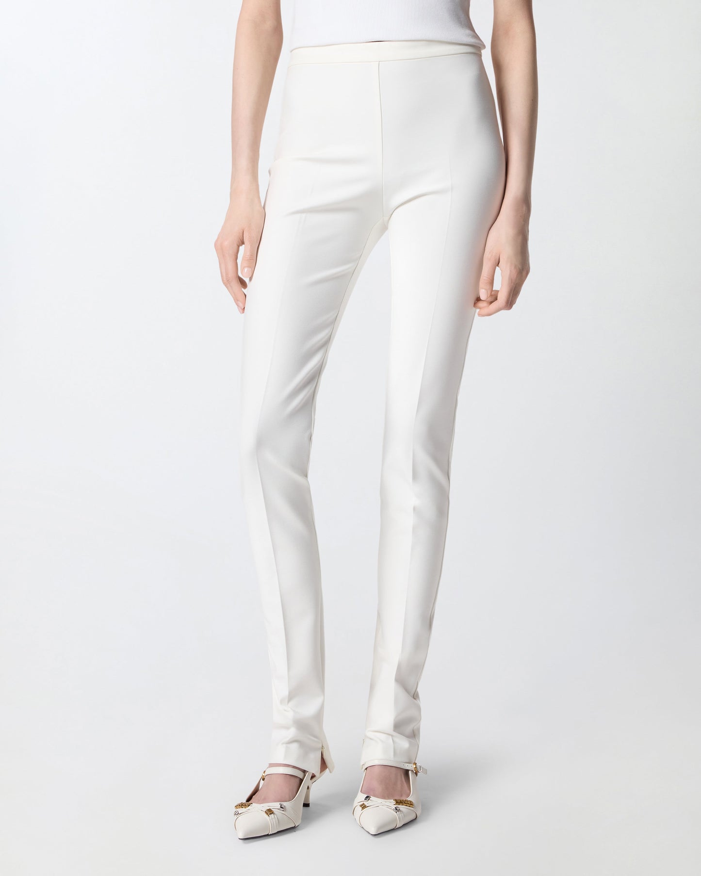 Trousers with adjustable hem slit detail