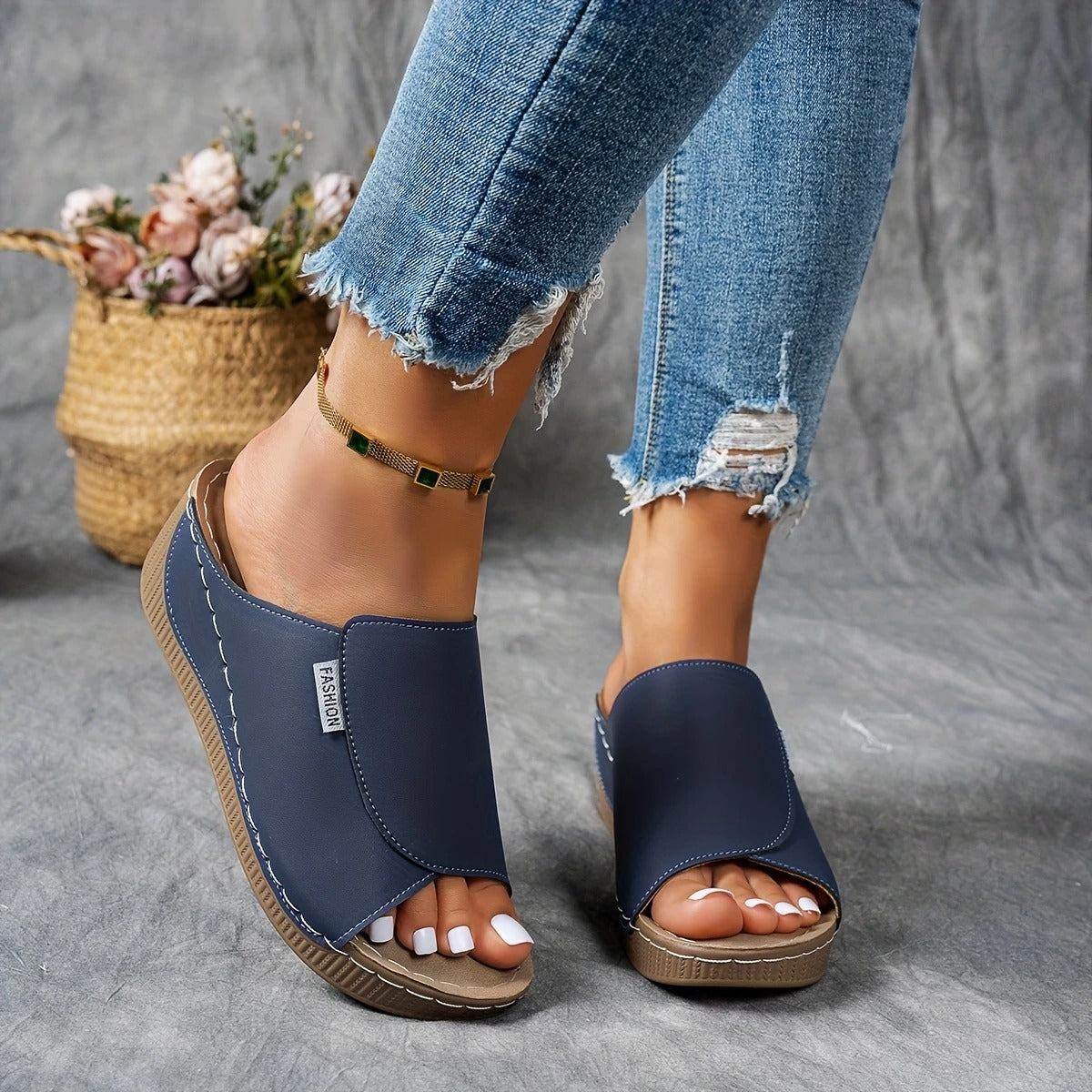 🔥Last Day Promotion 50% OFF - Women's Comfortable Thick Sole Arch Support Leather Slippers