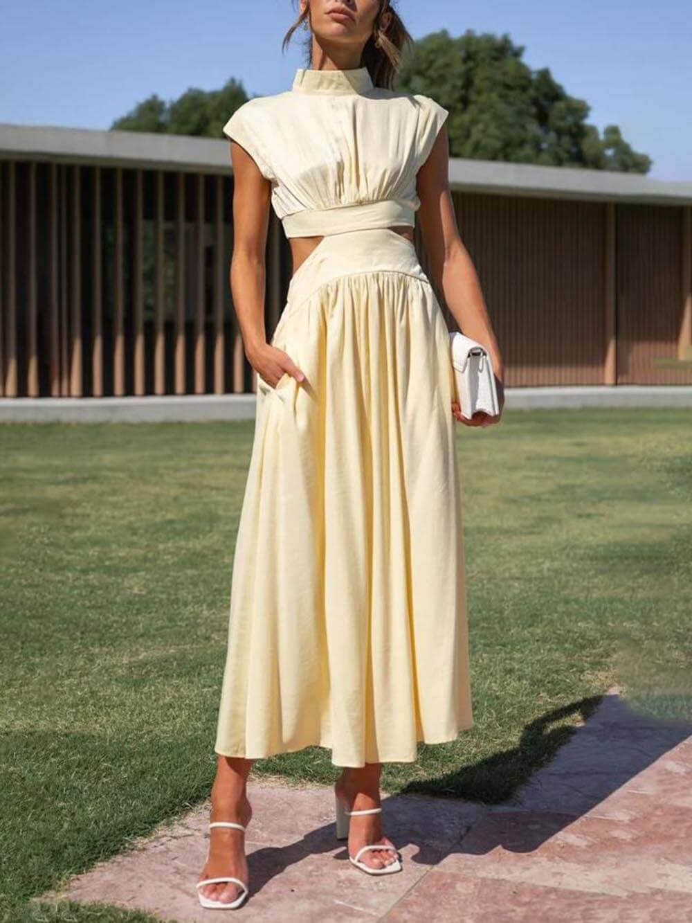Urlaubs-Midikleid mit Cut-Out und Taschen