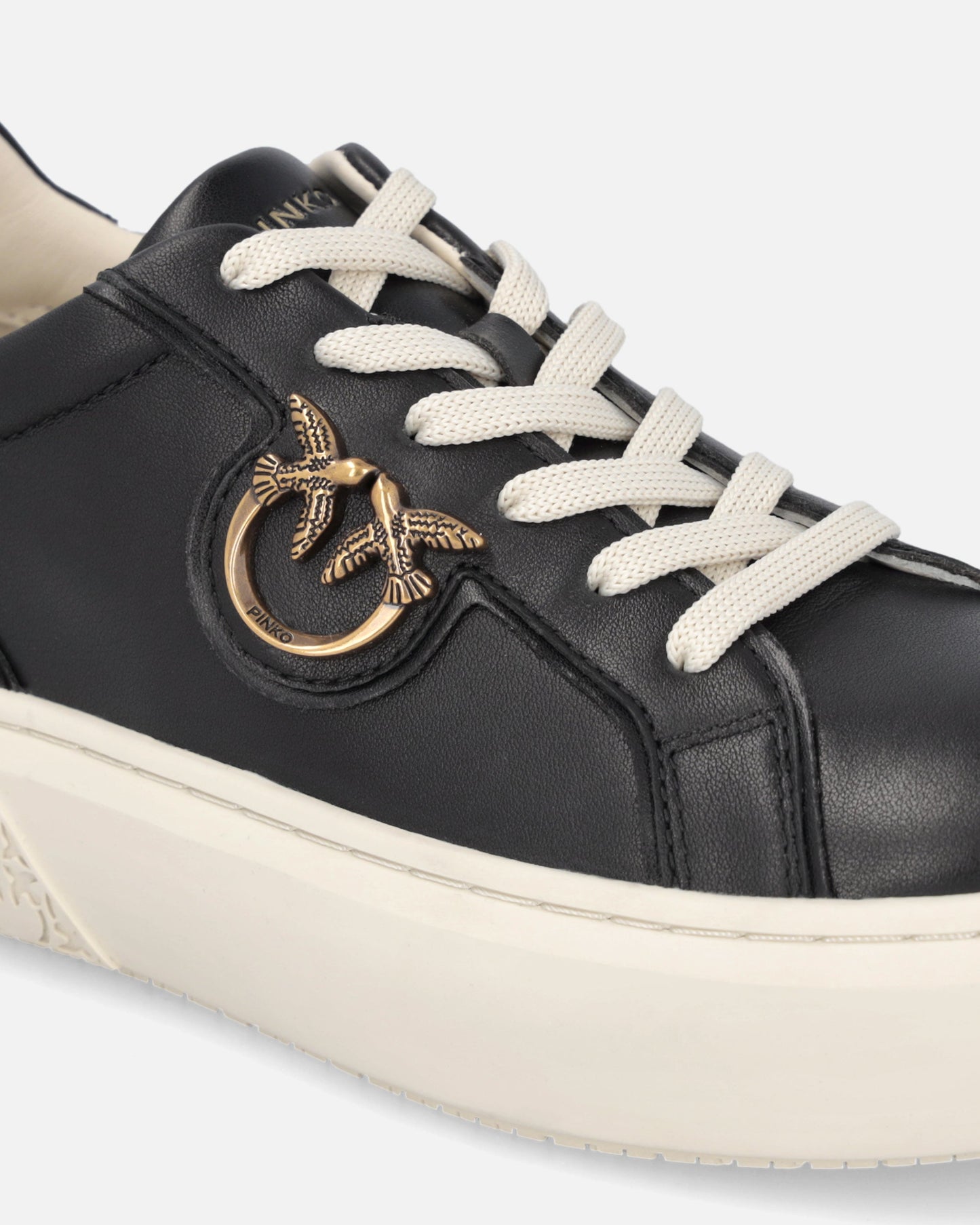 High-soled flatform sneakers with metal logo