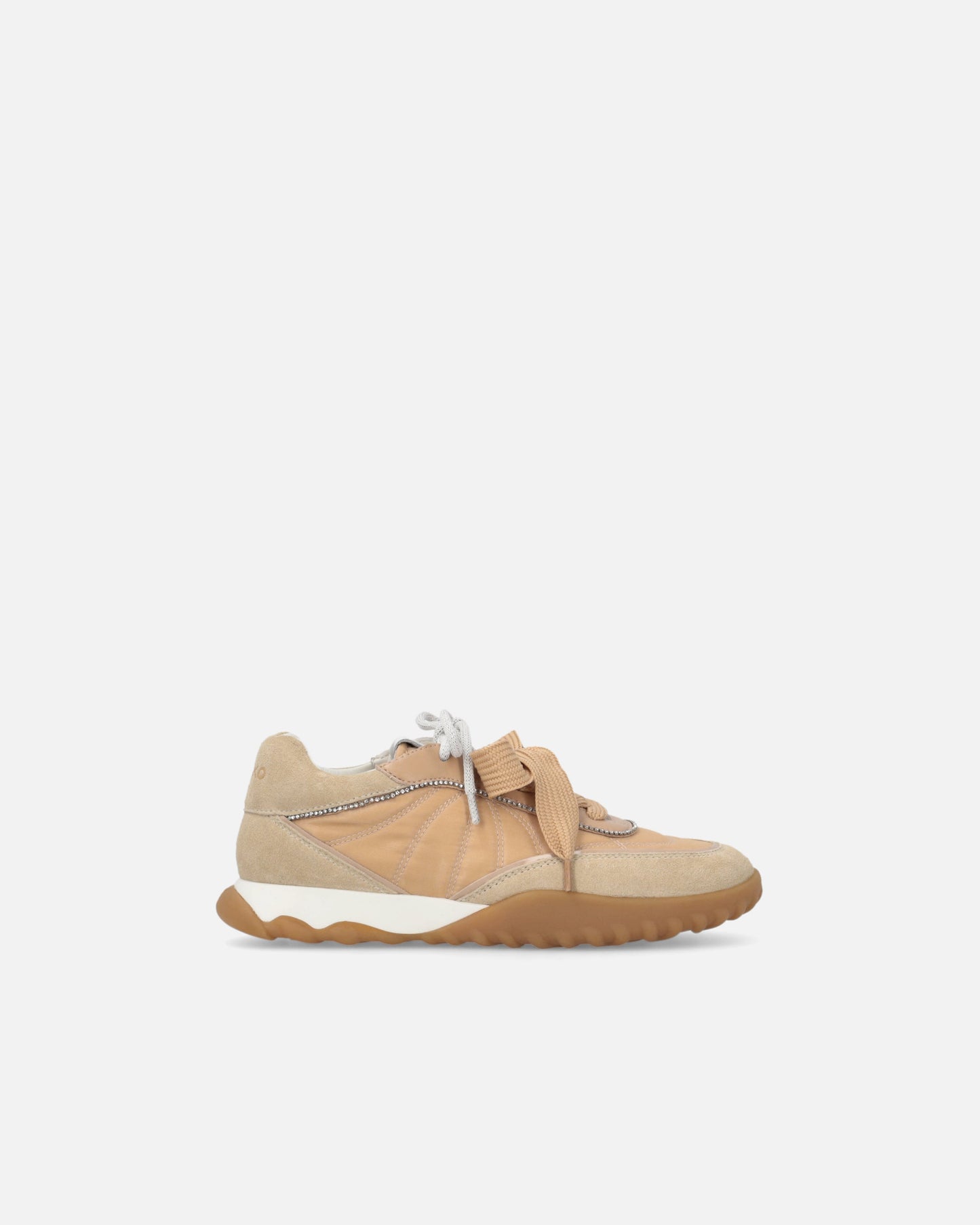 Sneakers with double laces
