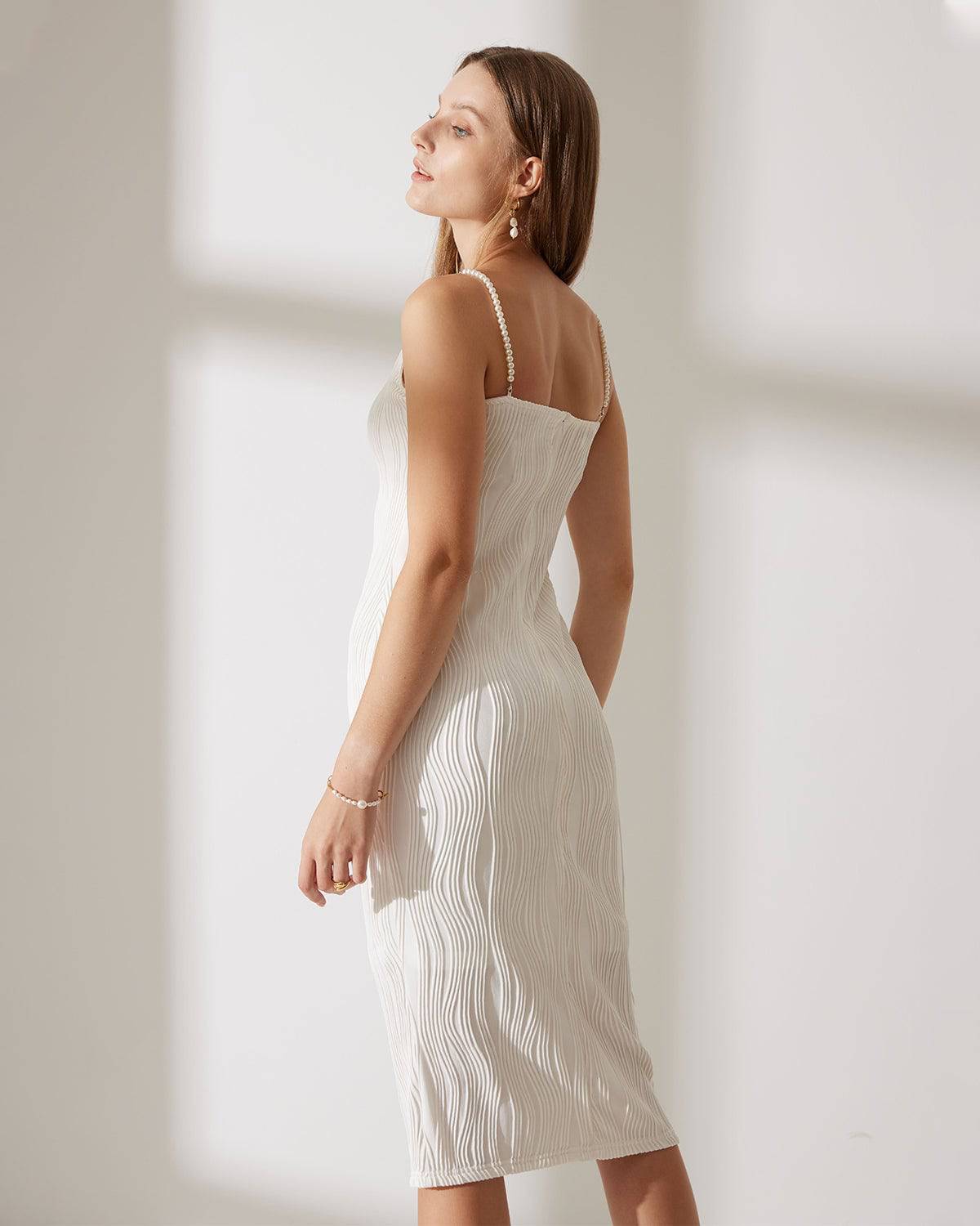 Das Cami-Kleid mit Wasserwellenstruktur