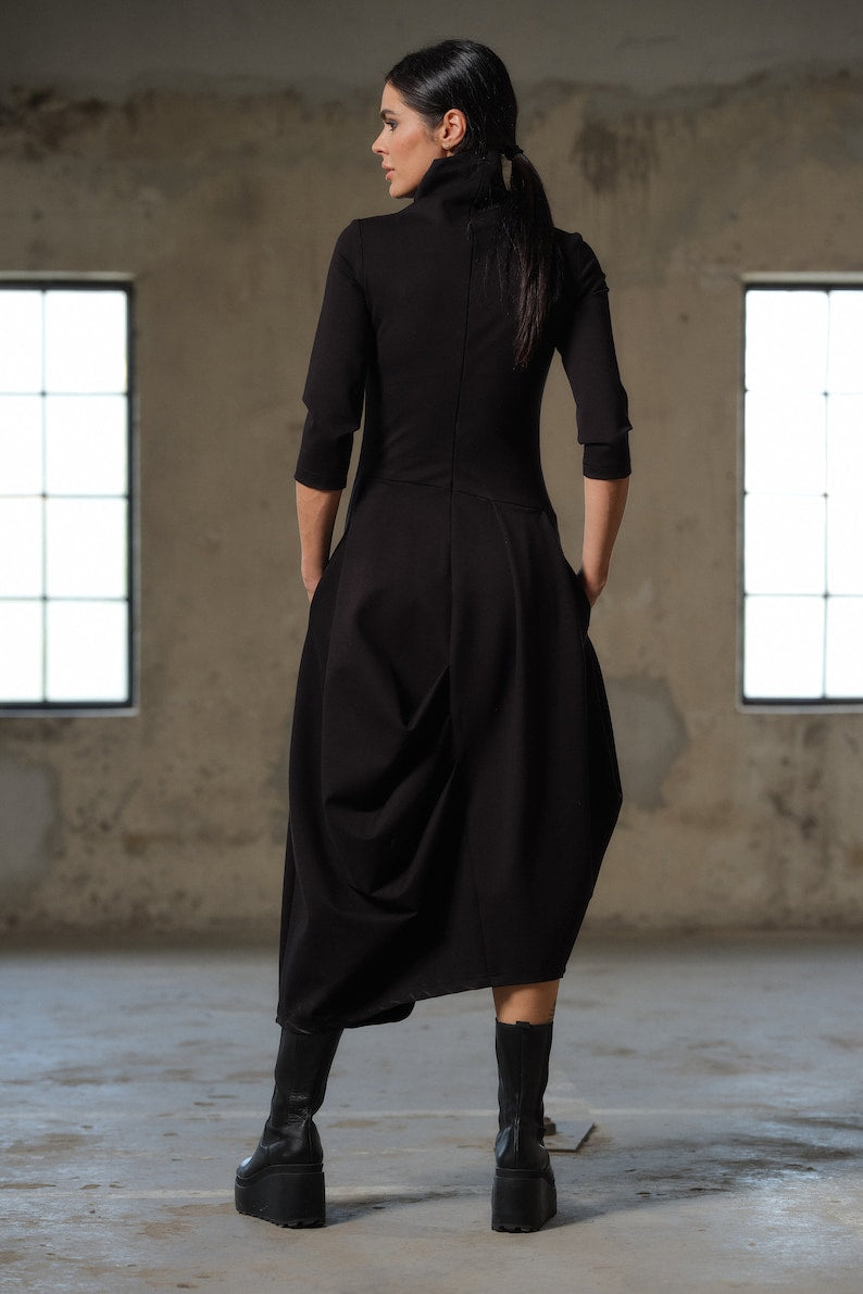 Schwarzes asymmetrisches Kleid, Avantgarde-Kleid, Extravagantes langes Kleid, Slow Fashion, Capsule Wardrobe, Nachhaltige Kleidung