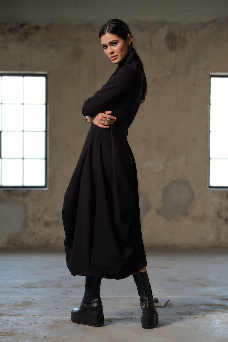 Schwarzes asymmetrisches Kleid, Avantgarde-Kleid, Extravagantes langes Kleid, Slow Fashion, Capsule Wardrobe, Nachhaltige Kleidung