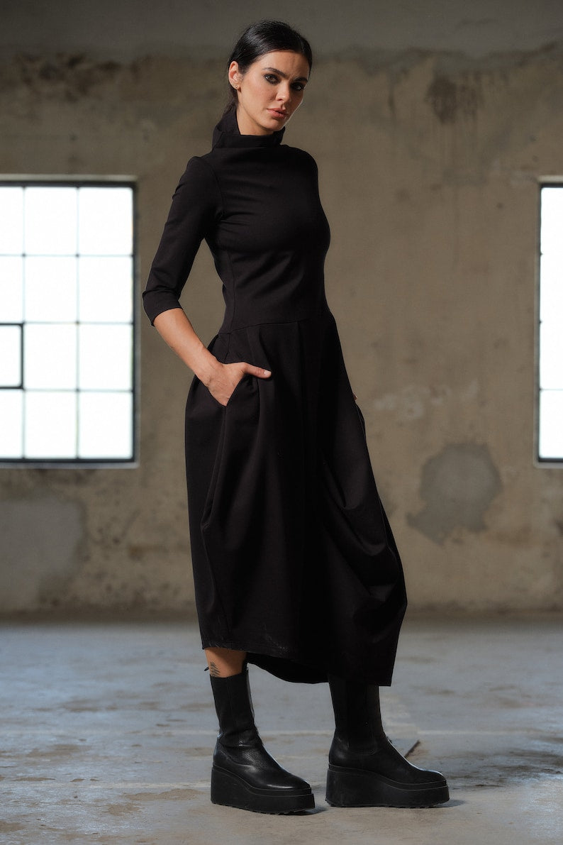 Schwarzes asymmetrisches Kleid, Avantgarde-Kleid, Extravagantes langes Kleid, Slow Fashion, Capsule Wardrobe, Nachhaltige Kleidung