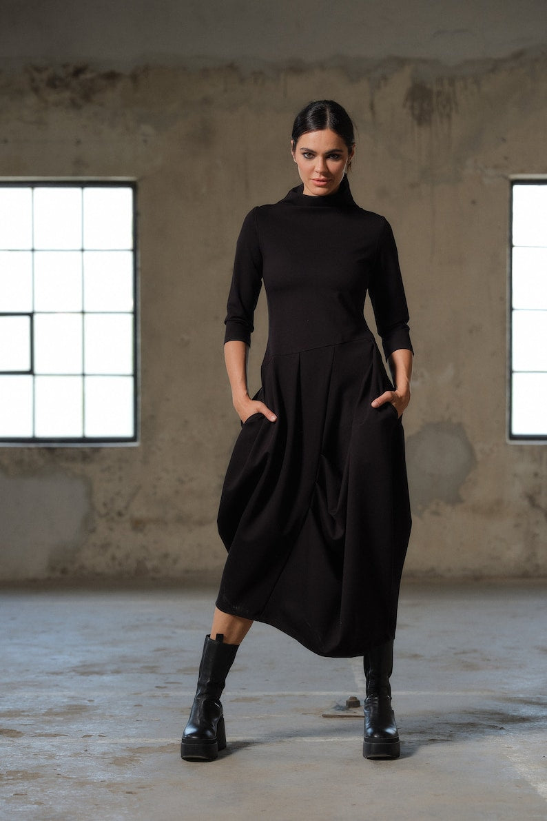 Schwarzes asymmetrisches Kleid, Avantgarde-Kleid, Extravagantes langes Kleid, Slow Fashion, Capsule Wardrobe, Nachhaltige Kleidung